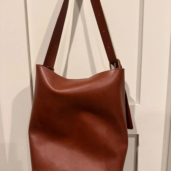 Madewell The Essential Bucket Tote - Picture 2 of 6